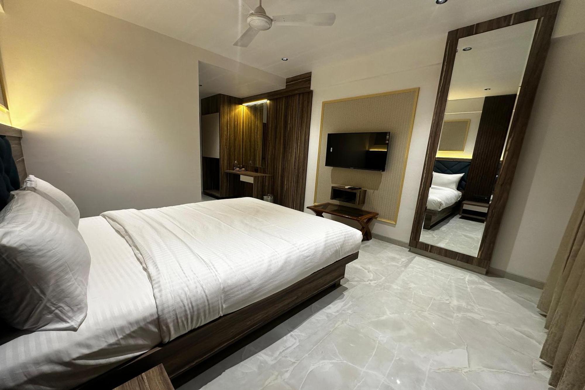 Hotel Kushala Grand, Dombivali Mangrul Εξωτερικό φωτογραφία